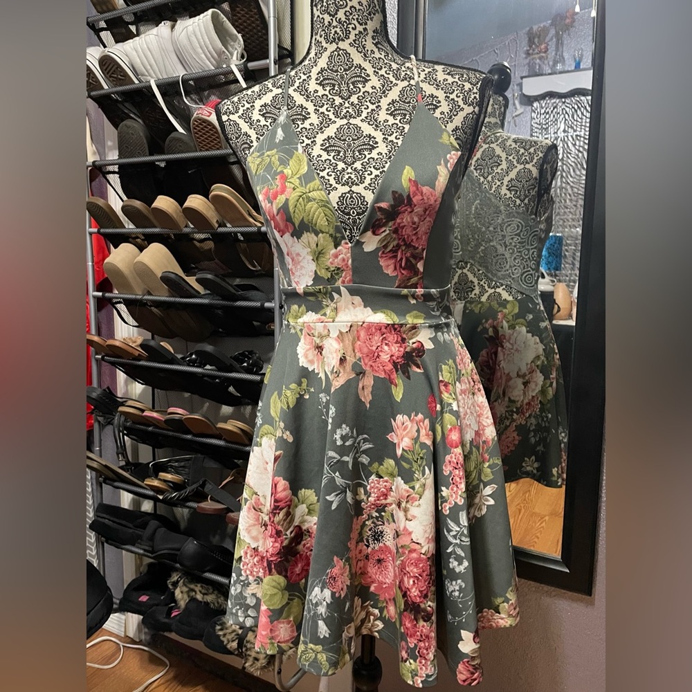 floral v-neck short dress
